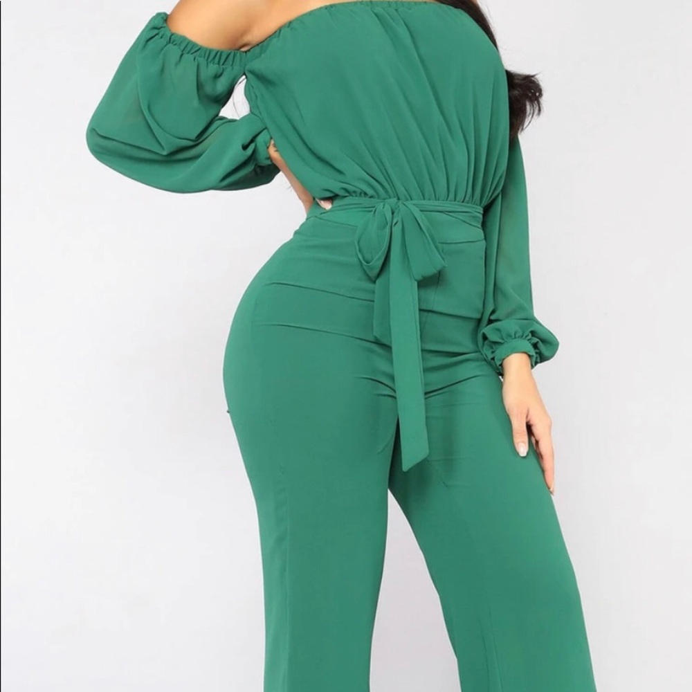 Jumpsuit / off shoulder